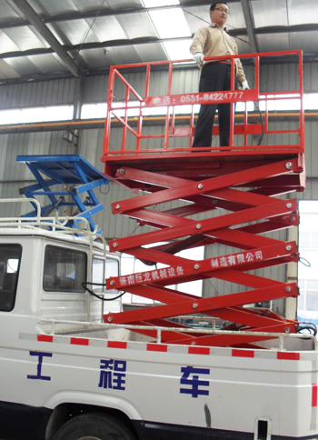 Protect truck-mounted lift cylinder in hot weather